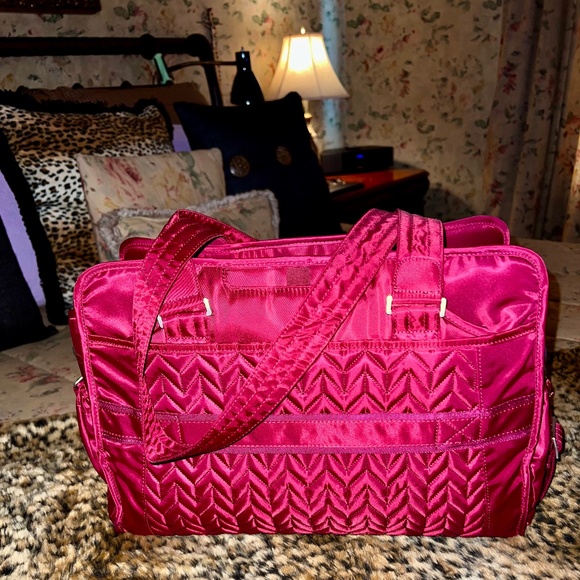 Lug Caboose Carry All Bag NWT'S Cranberry Red - Picture 2 of 16